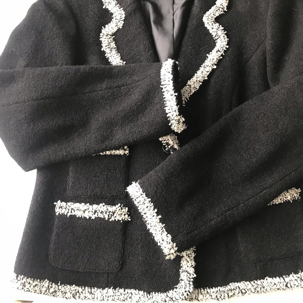 KORINNA WOOL BLEND BOUCLE BLAZER WITH CONTRAST DETAIL, CHANEL STYLE, SIZE 14 - Picture 4 of 6